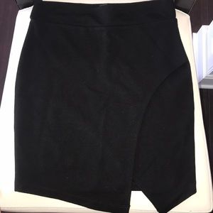 Highwaisted Black asymmetrical skirt f21